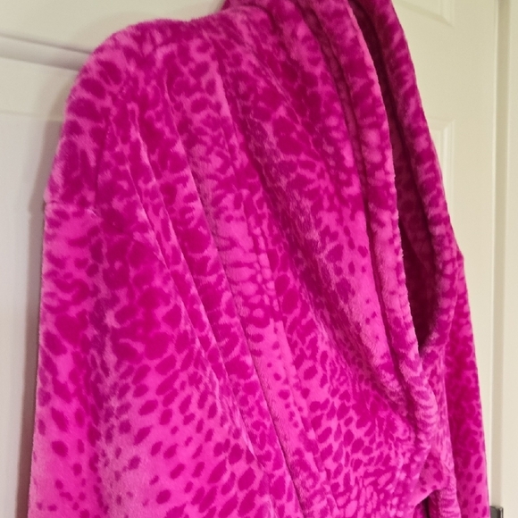 Pink Leopard Print Women's Robe - Picture 7 of 10